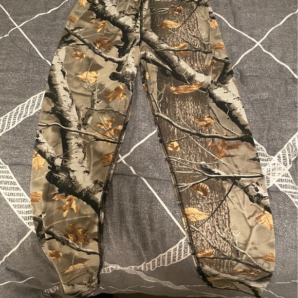 Yoga Pants & Leggings - Picture 2 of 3